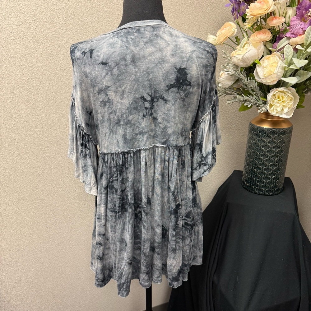 Urban Outfitters Gray Tie-Dye Ruffle Sleeve Babydoll Tunic Top XS Boho Chic - Picture 3 of 7